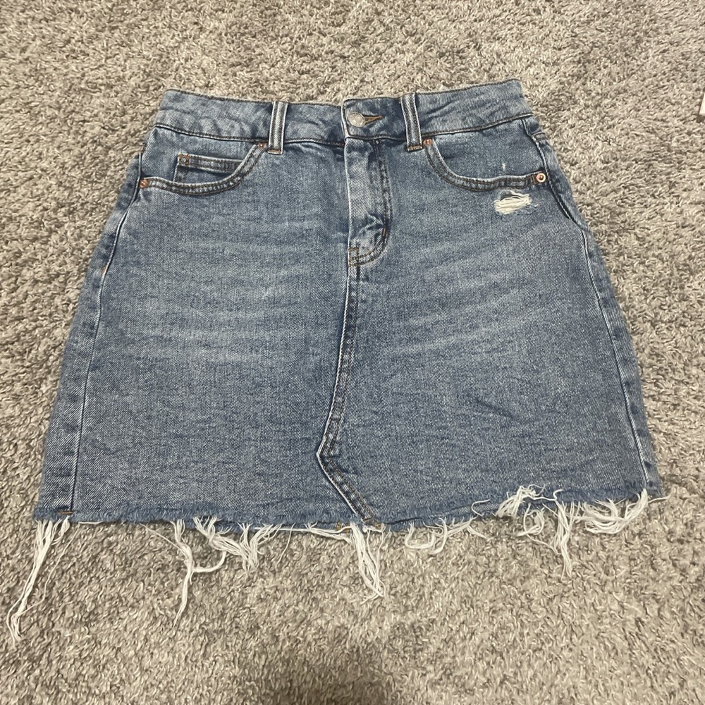 Light wash Wild Fable frayed jean skirt